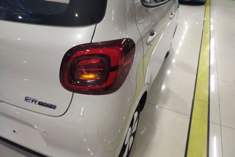 Used Wuling Hongguang MINIEV 2025 Four-Door Version Advanced Edition Right Rear Taillight