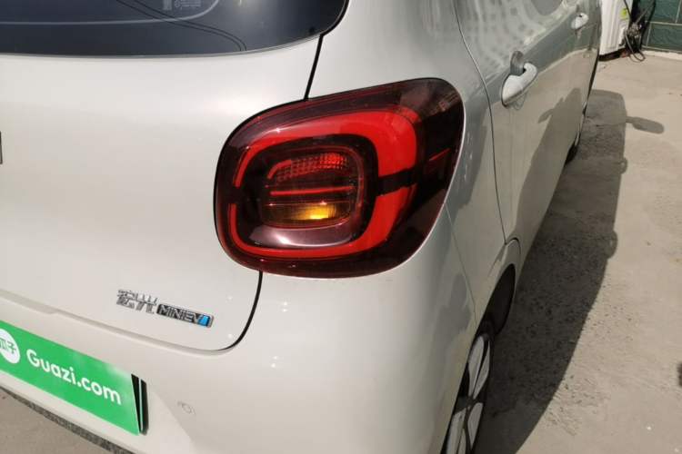 Used Wuling Hongguang MINIEV 2025 Four-Door Version Advanced Edition Right Rear Taillight