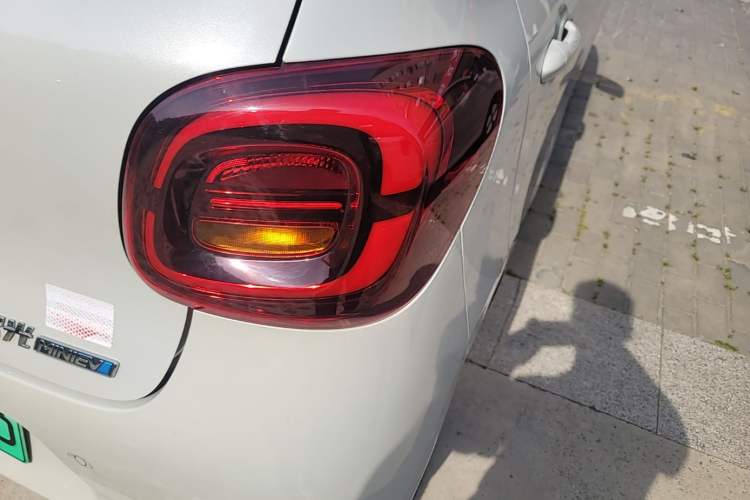 Used Wuling Hongguang MINIEV 2025 Four-Door Version Premium Edition Right Rear Taillight