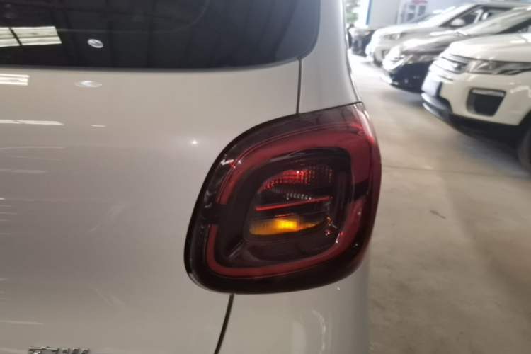 Used Wuling Hongguang MINIEV 2025 Four-Door Version Advanced Edition Right Rear Taillight
