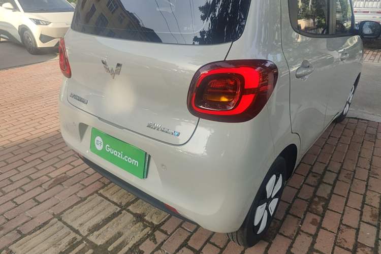 Used Wuling Hongguang MINIEV 2025 Four-Door Version Advanced Edition Right Rear Taillight