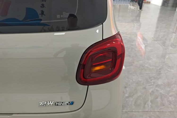 Used Wuling Hongguang MINIEV 2025 Four-Door Version Advanced Edition Right Rear Taillight