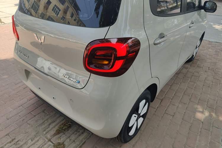 Used Wuling Hongguang MINIEV 2025 Four-Door Version Advanced Edition Right Rear Taillight