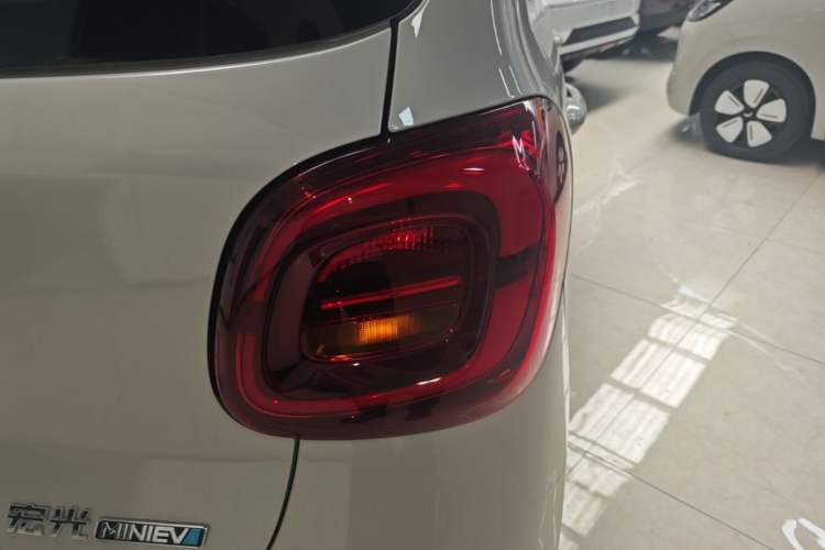 Used Wuling Hongguang MINIEV 2025 Four-Door Version Premium Edition Right Rear Taillight