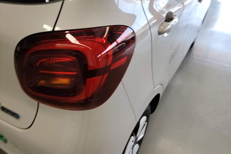 Used Wuling Hongguang MINIEV 2025 Four-Door Version Advanced Edition Right Rear Taillight