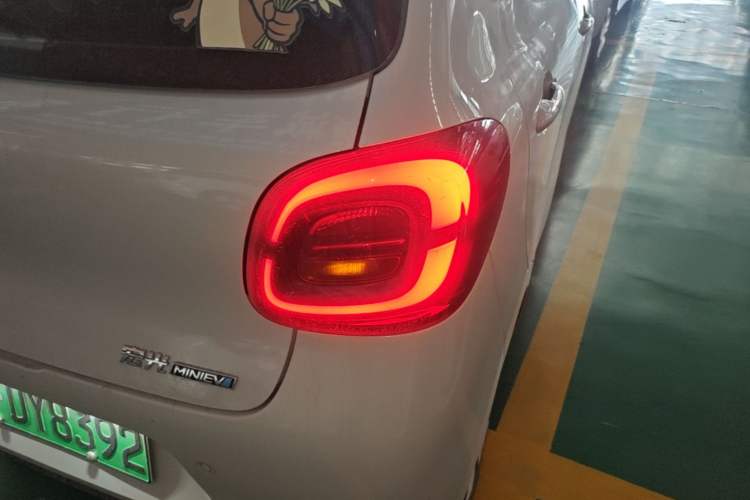 Used Wuling Hongguang MINIEV 2025 Four-Door Version Premium Edition Right Rear Taillight