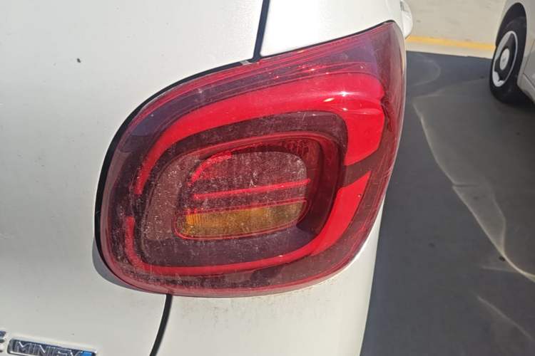 Used Wuling Hongguang MINIEV 2025 Four-Door Version Advanced Edition Right Rear Taillight