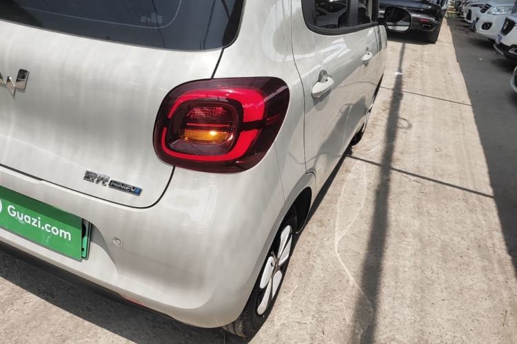 Used Wuling Hongguang MINIEV 2025 Four-Door Version Advanced Edition Right Rear Taillight