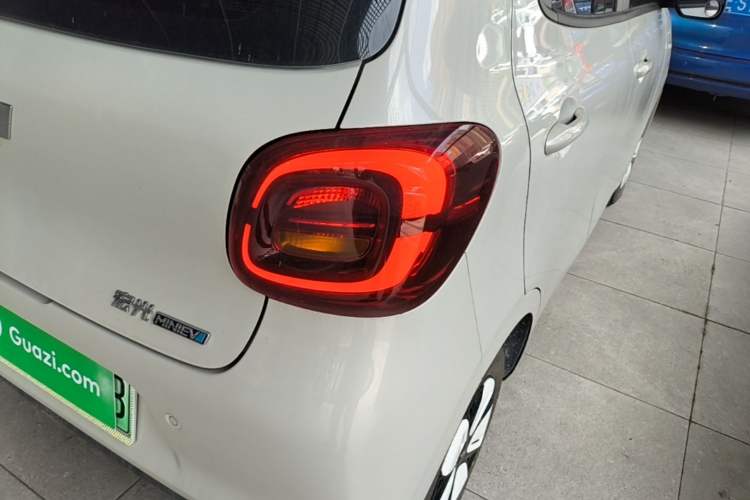 Used Wuling Hongguang MINIEV 2025 Four-Door Version Advanced Edition Right Rear Taillight