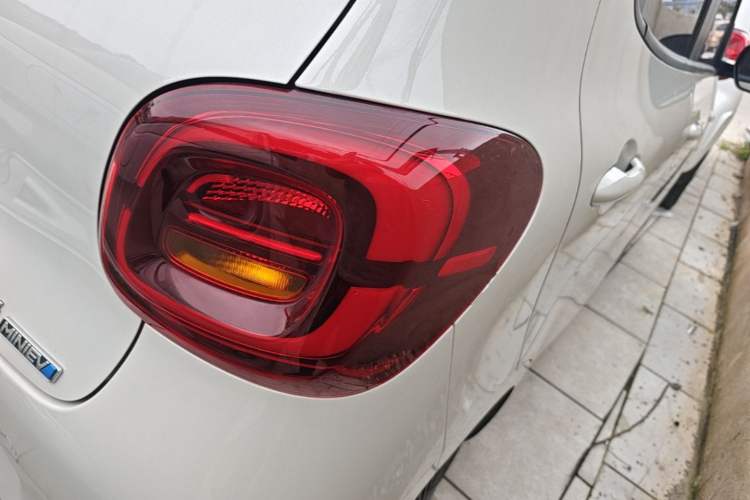 Used Wuling Hongguang MINIEV 2025 Four-Door Version Zhenxiang+ Edition Right Rear Taillight