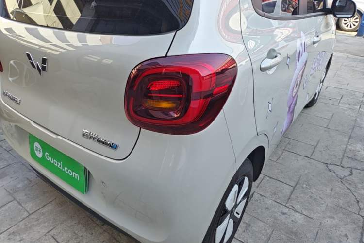 Used Wuling Hongguang MINIEV 2025 Four-Door Version Advanced Edition Right Rear Taillight