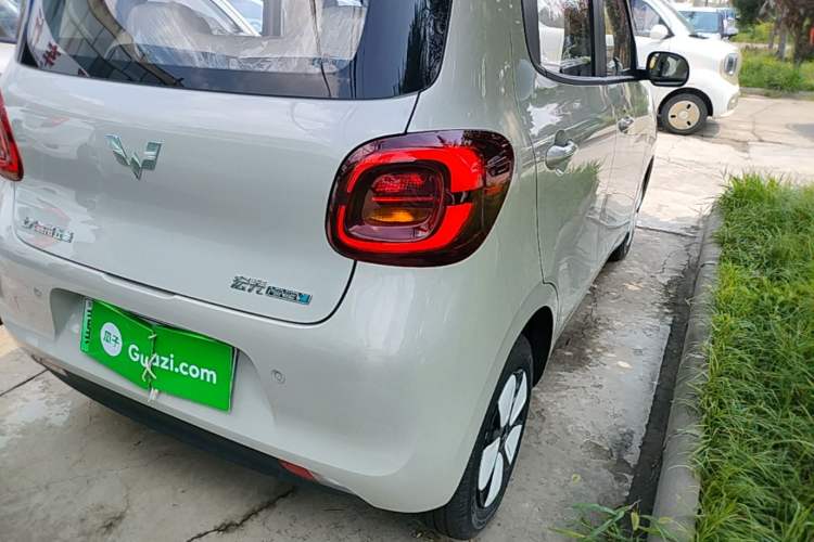 Used Wuling Hongguang MINIEV 2025 Four-Door Version Advanced Edition Right Rear Taillight