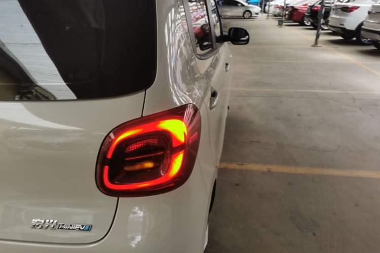 Used Wuling Hongguang MINIEV 2025 Four-Door Version Advanced Edition Right Rear Taillight