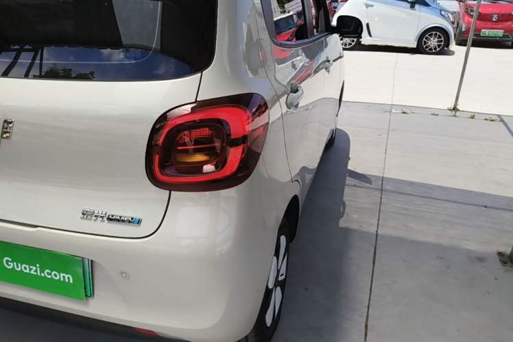 Used Wuling Hongguang MINIEV 2025 Four-Door Version Advanced Edition Right Rear Taillight