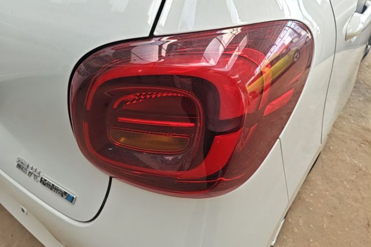 Used Wuling Hongguang MINIEV 2025 Four-Door Version Advanced Edition Right Rear Taillight