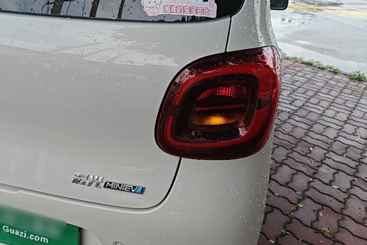 Used Wuling Hongguang MINIEV 2025 Four-Door Version Advanced Edition Right Rear Taillight