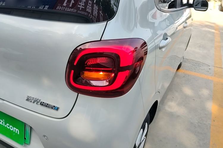 Used Wuling Hongguang MINIEV 2025 Four-Door Version Advanced Edition Right Rear Taillight
