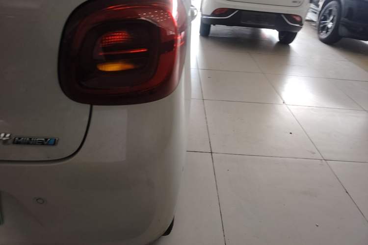 Used Wuling Hongguang MINIEV 2025 Four-Door Version Advanced Edition Right Rear Taillight