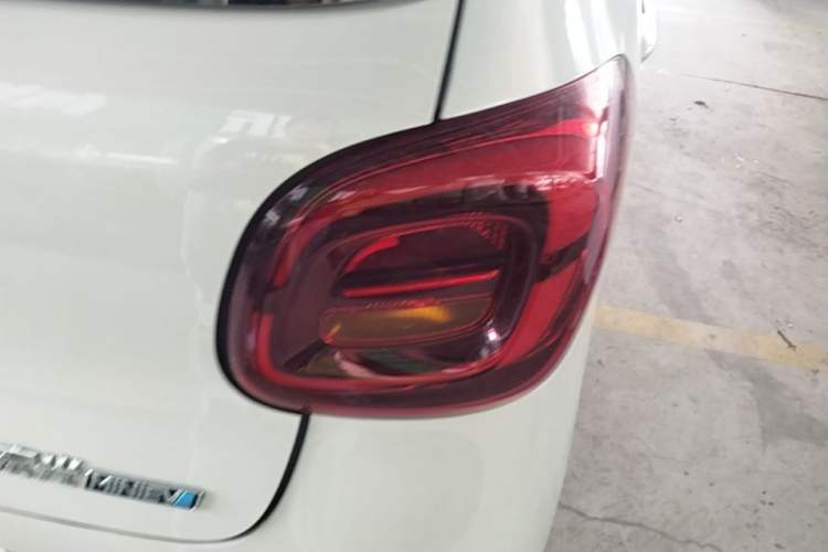 Used Wuling Hongguang MINIEV 2025 Four-Door Version Advanced Edition Right Rear Taillight