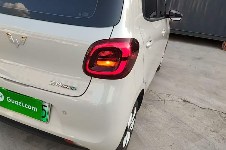Used Wuling Hongguang MINIEV 2025 Four-Door Version Advanced Edition Right Rear Taillight