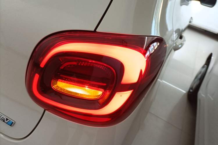 Used Wuling Hongguang MINIEV 2025 Four-Door Version Advanced Edition Right Rear Taillight