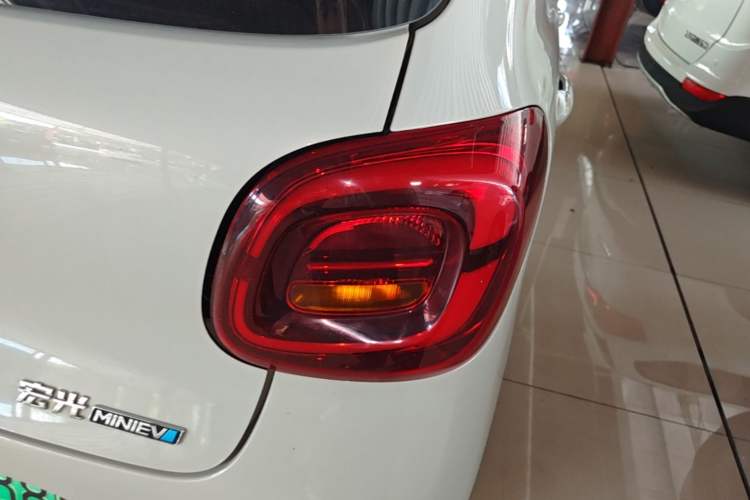Used Wuling Hongguang MINIEV 2025 Four-Door Version Zhenxiang+ Edition Right Rear Taillight