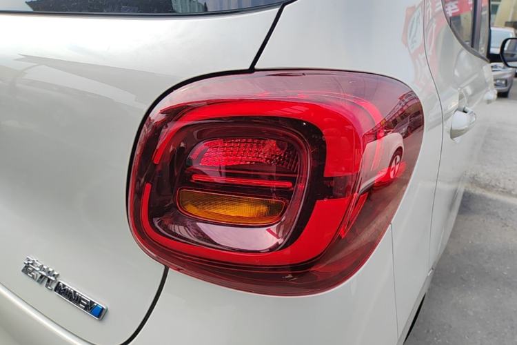 Used Wuling Hongguang MINIEV 2025 Four-Door Version Advanced Edition Right Rear Taillight