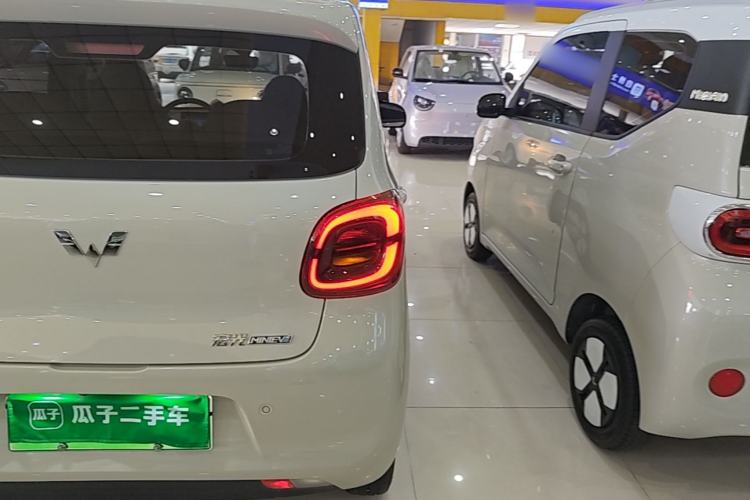 Used Wuling Hongguang MINIEV 2025 Four-Door Version Advanced Edition Right Rear Taillight