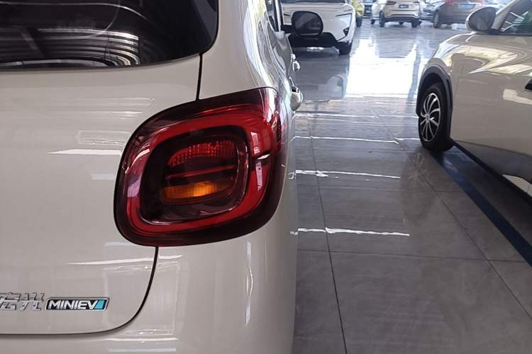 Used Wuling Hongguang MINIEV 2025 Four-Door Version Advanced Edition Right Rear Taillight
