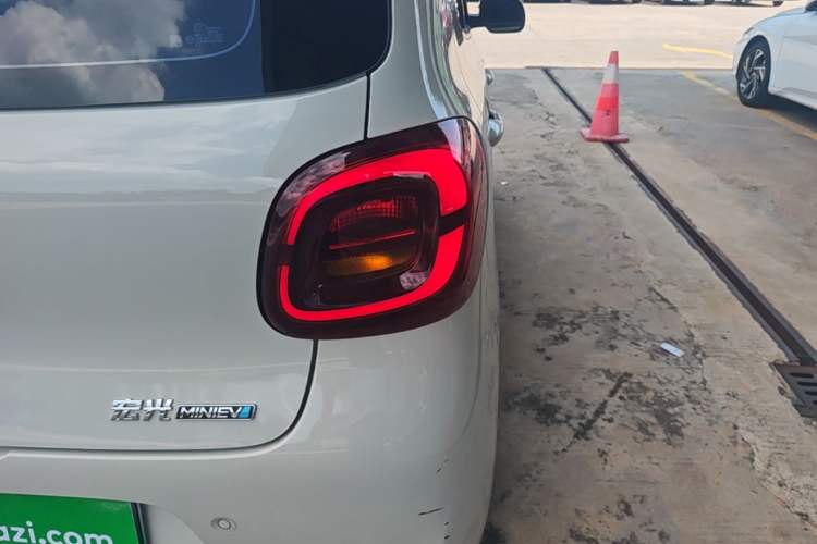 Used Wuling Hongguang MINIEV 2025 Four-Door Version Zhenxiang+ Edition Right Rear Taillight