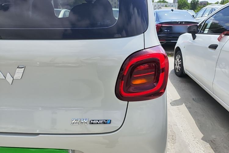 Used Wuling Hongguang MINIEV 2025 Four-Door Version Advanced Edition Right Rear Taillight