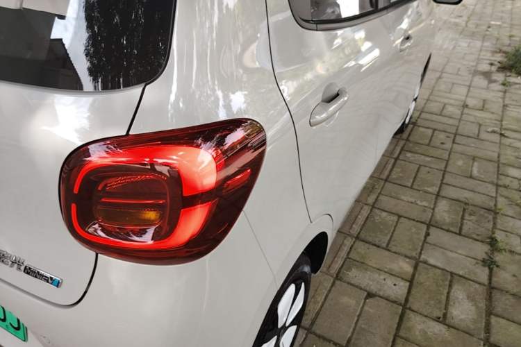 Used Wuling Hongguang MINIEV 2025 Four-Door Version Zhenxiang+ Edition Right Rear Taillight