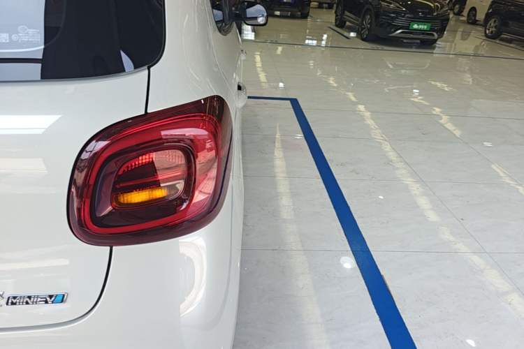 Used Wuling Hongguang MINIEV 2025 Four-Door Version Advanced Edition Right Rear Taillight