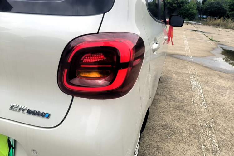 Used Wuling Hongguang MINIEV 2025 Four-Door Version Zhenxiang+ Edition Right Rear Taillight