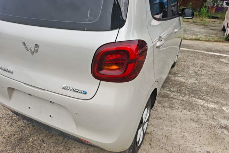 Used Wuling Hongguang MINIEV 2025 Four-Door Version Advanced Edition Right Rear Taillight