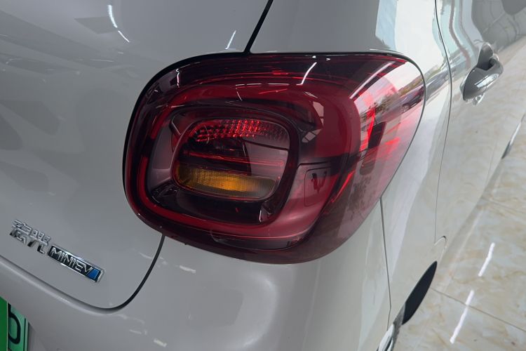 Used Wuling Hongguang MINIEV 2025 Four-Door Version Advanced Edition Right Rear Taillight