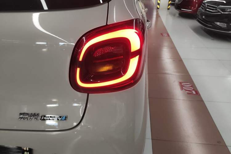 Used Wuling Hongguang MINIEV 2025 Four-Door Version Zhenxiang+ Edition Right Rear Taillight
