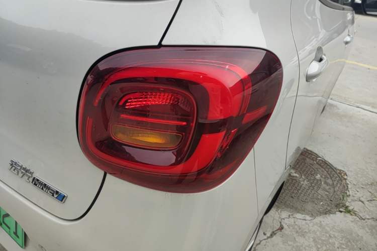 Used Wuling Hongguang MINIEV 2025 Four-Door Version Advanced Edition Right Rear Taillight