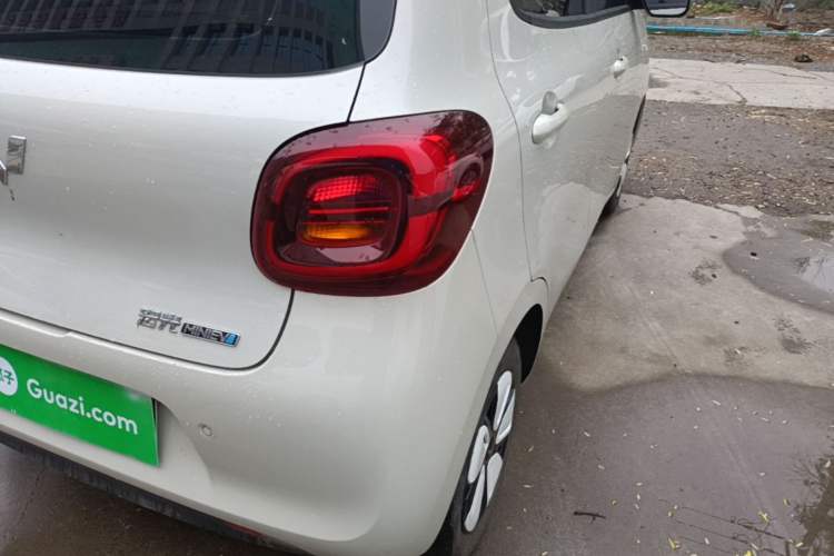 Used Wuling Hongguang MINIEV 2025 Four-Door Version Advanced Edition Right Rear Taillight