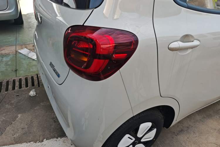 Used Wuling Hongguang MINIEV 2025 Four-Door Version Advanced Edition Right Rear Taillight