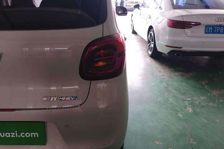Used Wuling Hongguang MINIEV 2025 Four-Door Version Advanced Edition Right Rear Taillight