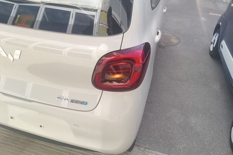 Used Wuling Hongguang MINIEV 2025 Four-Door Version Advanced Edition Right Rear Taillight