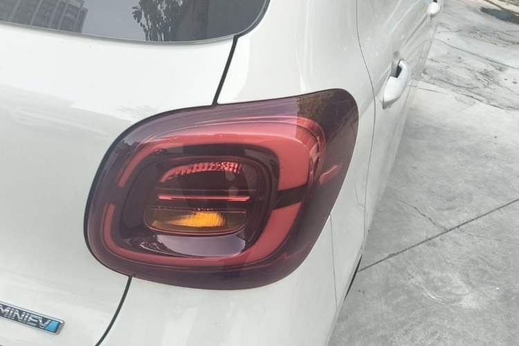 Used Wuling Hongguang MINIEV 2025 Four-Door Version Advanced Edition Right Rear Taillight