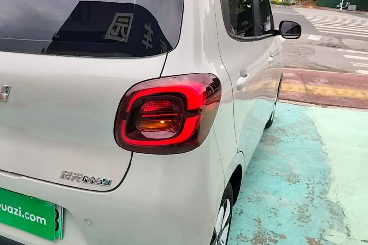 Used Wuling Hongguang MINIEV 2025 Four-Door Version Advanced Edition Right Rear Taillight