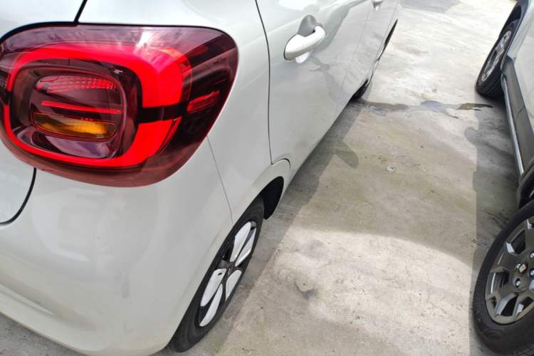 Used Wuling Hongguang MINIEV 2025 Four-Door Version Advanced Edition Right Rear Taillight