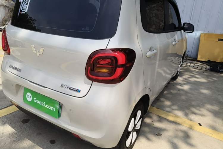 Used Wuling Hongguang MINIEV 2025 Four-Door Version Advanced Edition Right Rear Taillight