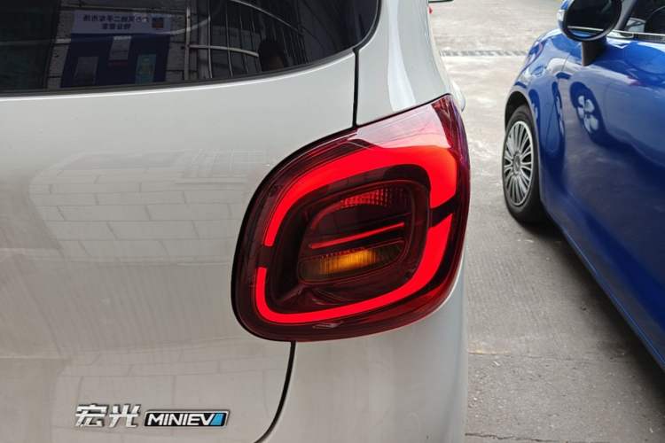 Used Wuling Hongguang MINIEV 2025 Four-Door Version Zhenxiang+ Edition Right Rear Taillight