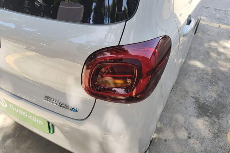 Used Wuling Hongguang MINIEV 2025 Four-Door Version Premium Edition Right Rear Taillight