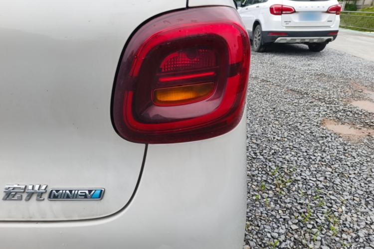 Used Wuling Hongguang MINIEV 2025 Four-Door Version Advanced Edition Right Rear Taillight