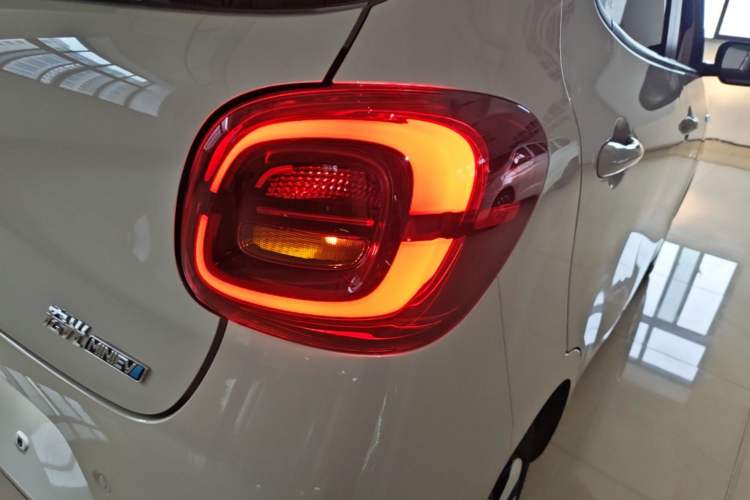 Used Wuling Hongguang MINIEV 2025 Four-Door Version Premium Edition Right Rear Taillight
